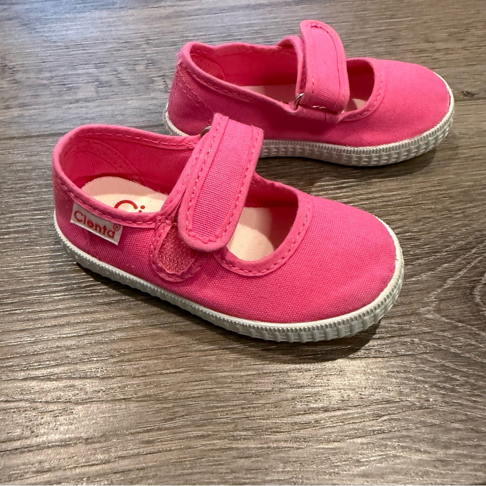 Cienta Hot Pink Canvas Mary Jane with Hook-and-Loop Strap